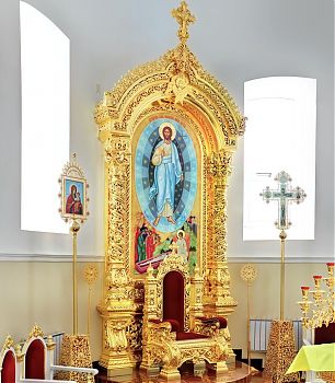 Заказать проект оформления Горнего Места напольными киотами. Заказать по цене производителя для украшения православного храма