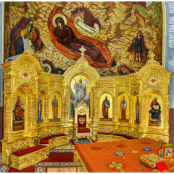 Оформление Горнего Места напольными киотами с золочением - заказать по цене производителя для украшения православного храма