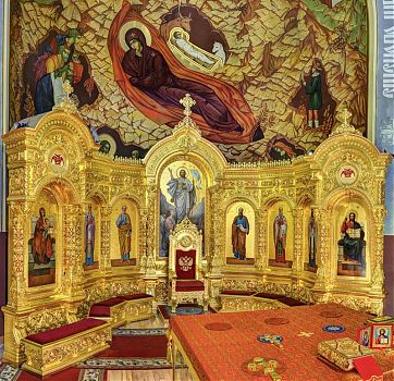 Купить напольный киот для иконы | Для храма | Из дерева | На Горнее Место в алтарь