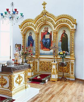 Купить напольный киот для иконы | Для храма | Из дерева | На Горнее Место | Тройной | С позолотой | Под три иконы | Белый